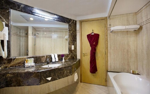 City Seasons Hotel image 4