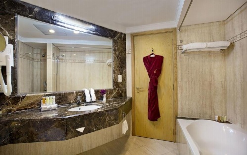 City Seasons Hotel image 46